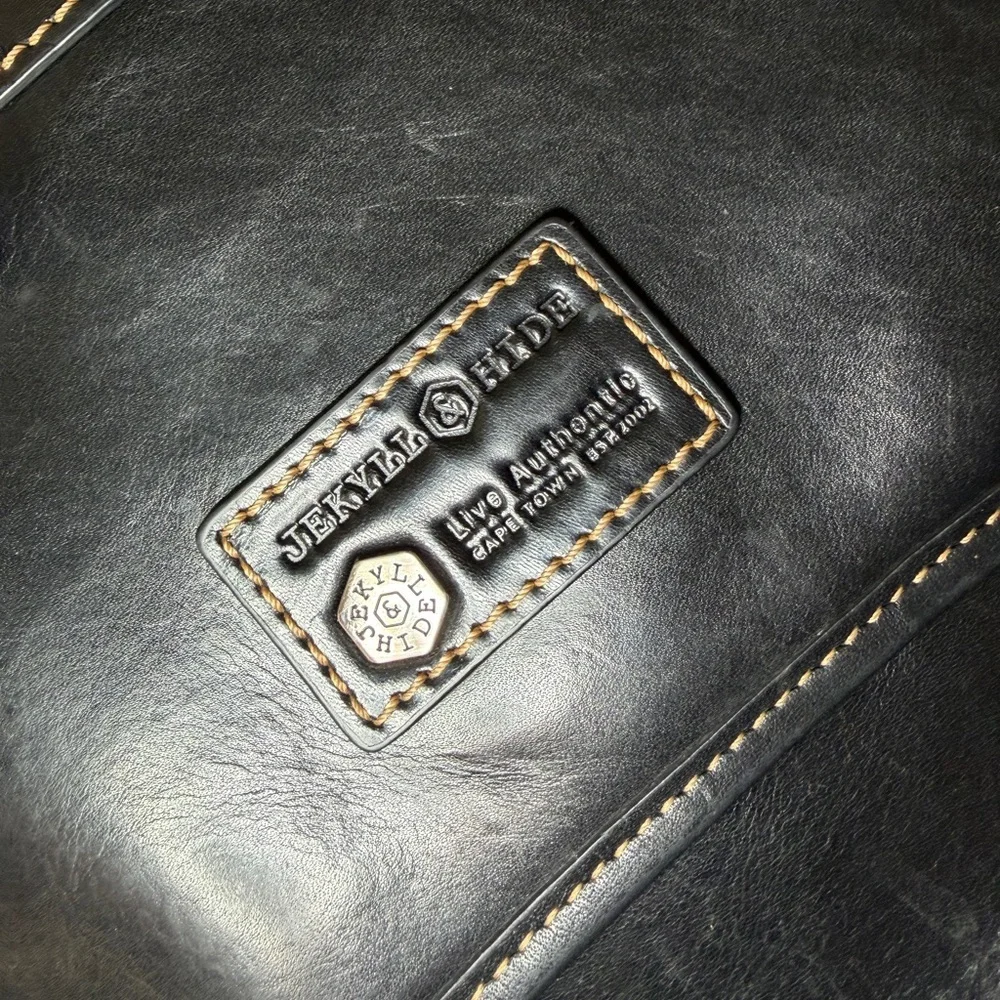 Jekyll & Hide Black Leather Messenger Tablet RFID Protection Unisex Crossbody